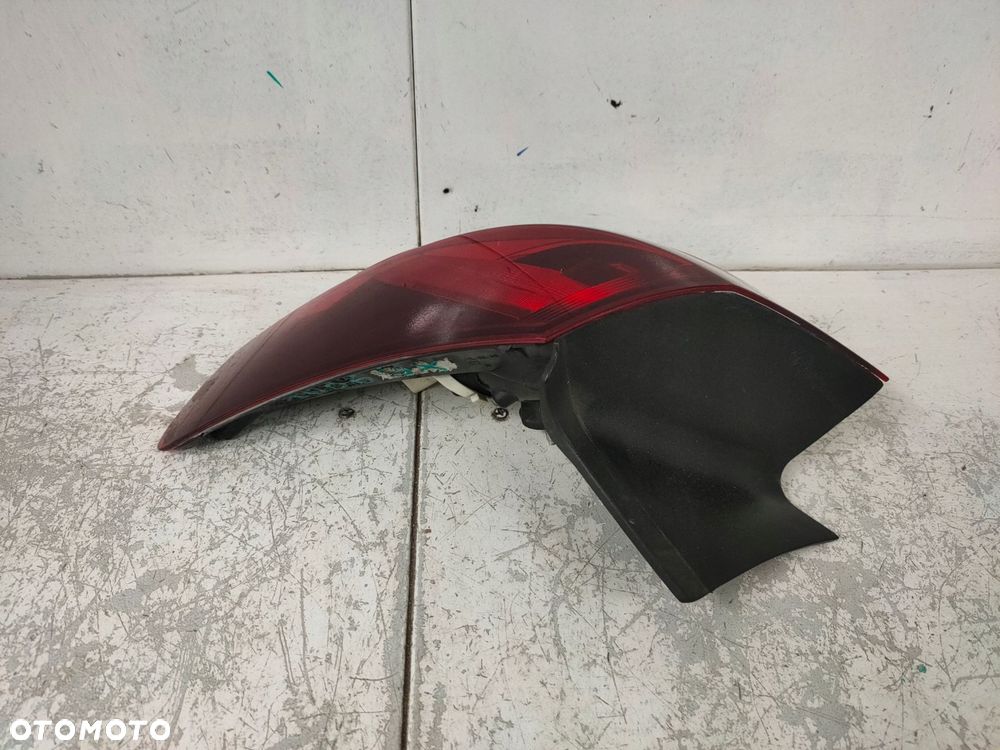 lampa prawa tył opel astra 4 j 5d hb ciemna ładna - 2