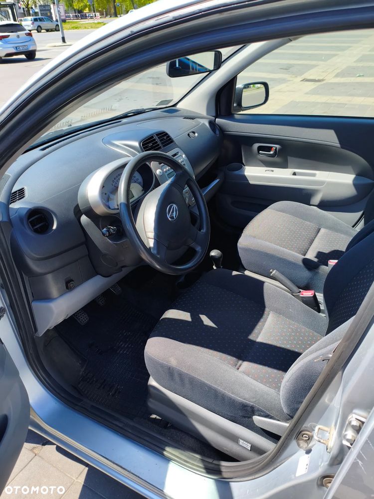 Daihatsu Sirion 1.0 - 2