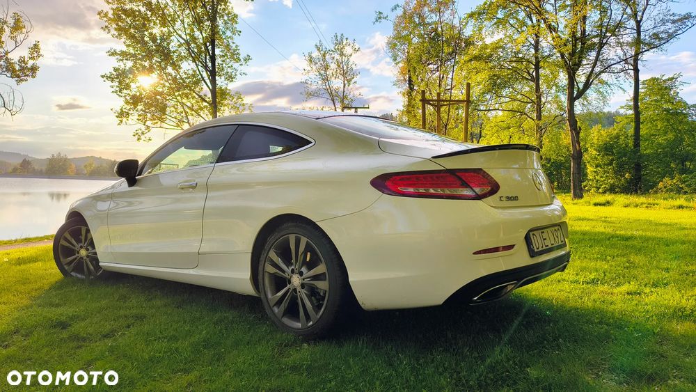 Mercedes-Benz Klasa C 300 7G-TRONIC AMG Line - 2