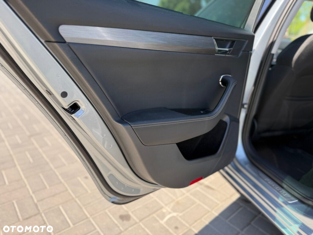 Skoda Superb 2.0 TDI 4x4 Style DSG - 17