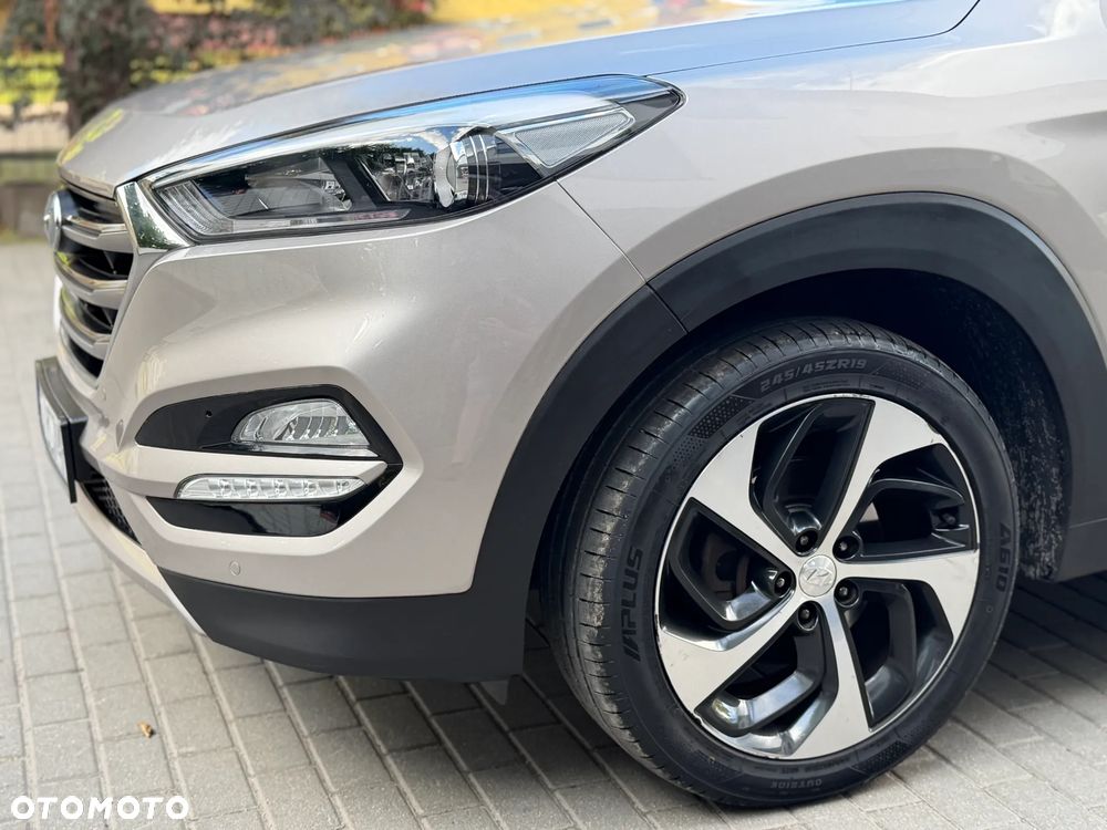 Hyundai Tucson 1.7 CRDI BlueDrive TourdePologne 2WD - 18