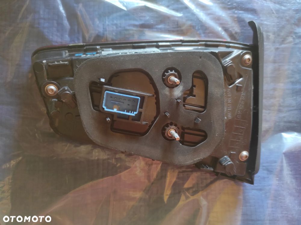 Passat B8 kombi lampa tył prawy na klapę - 3