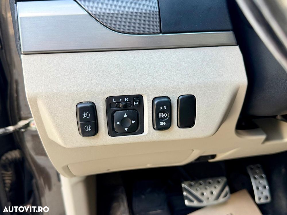 Mitsubishi Pajero - 23