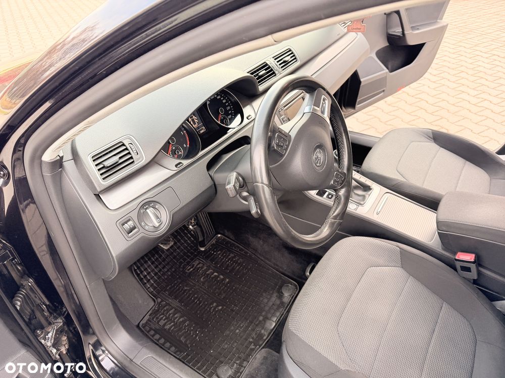 Volkswagen Passat 2.0 TDI BlueMotion Technology R-Line - 22