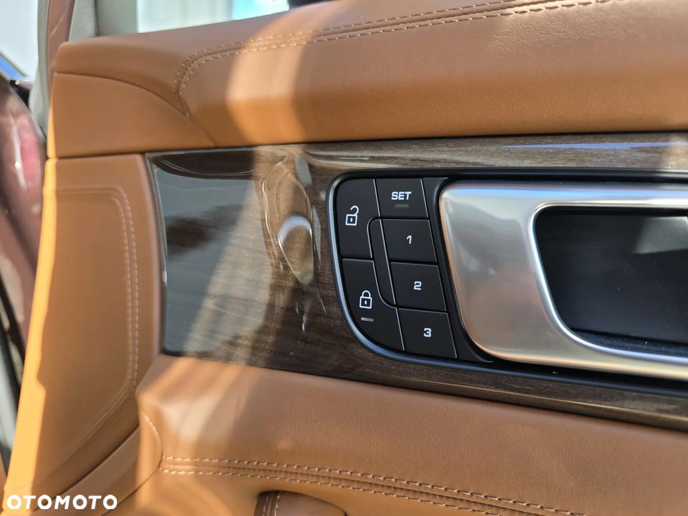 Porsche Panamera 4 Platinum Edition - 38