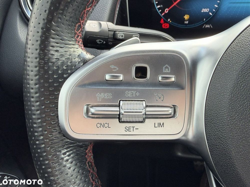 Mercedes-Benz GLB 200 4-Matic AMG Line 8G-DCT - 29