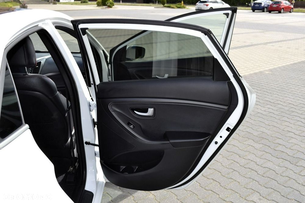 Hyundai i30 1.6 GDI Turbo Luxury - 38