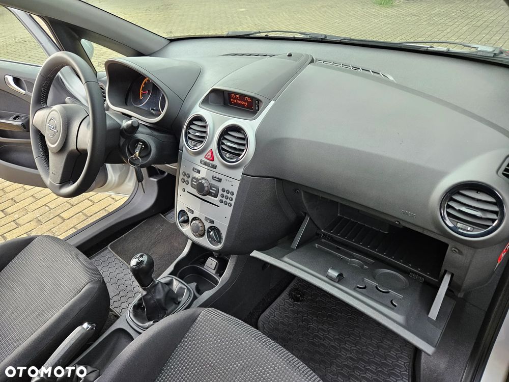 Opel Corsa 1.2 16V Essentia - 30