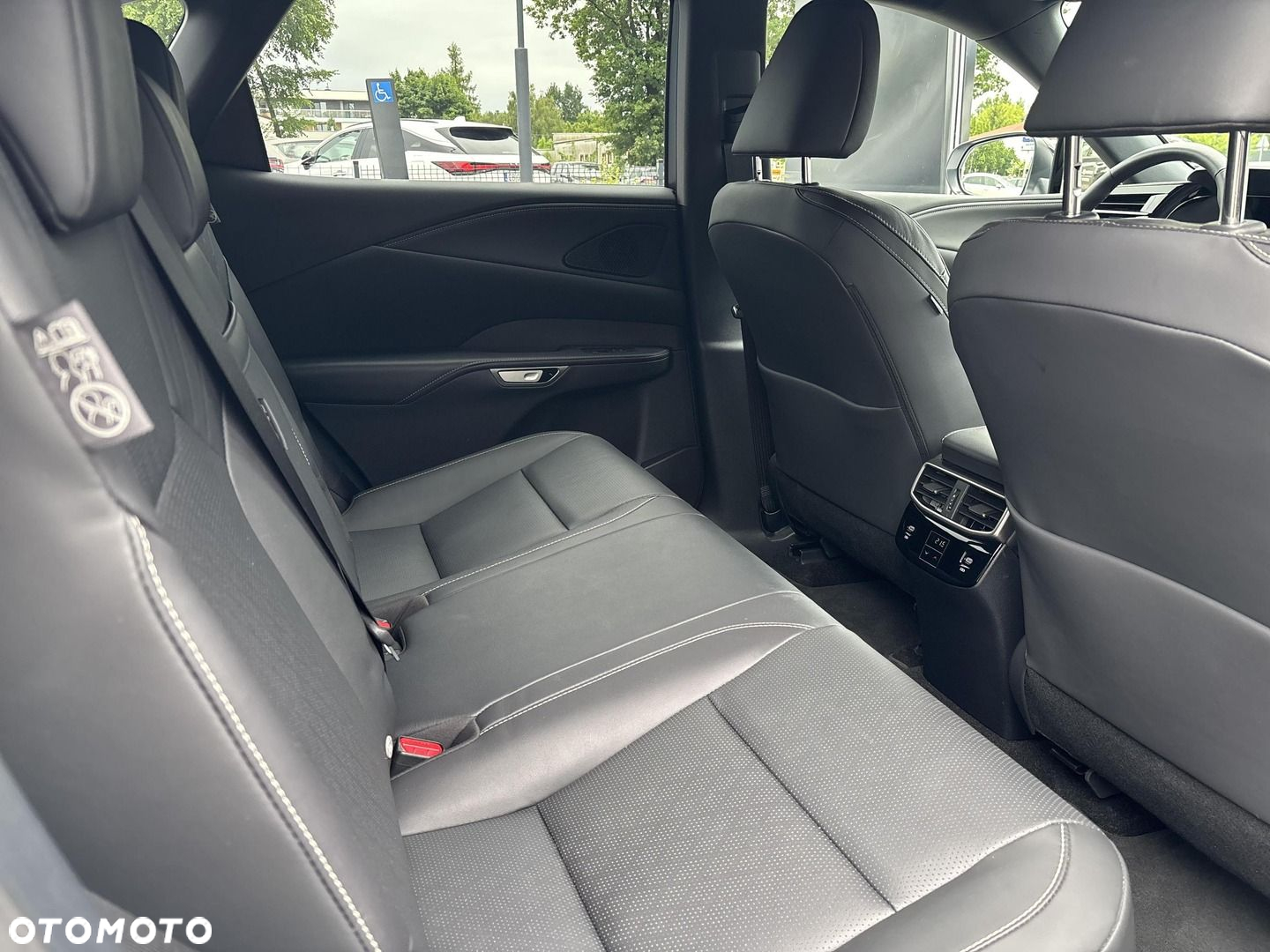 Lexus RX 350h F Sport Design - 24