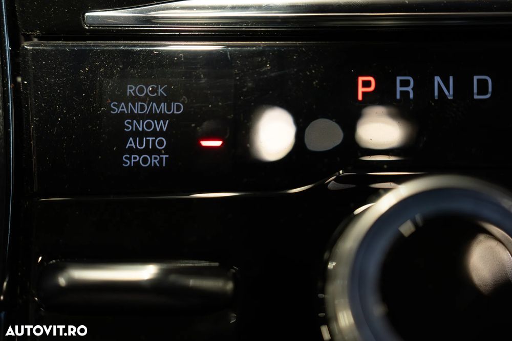 Jeep Grand Cherokee - 24