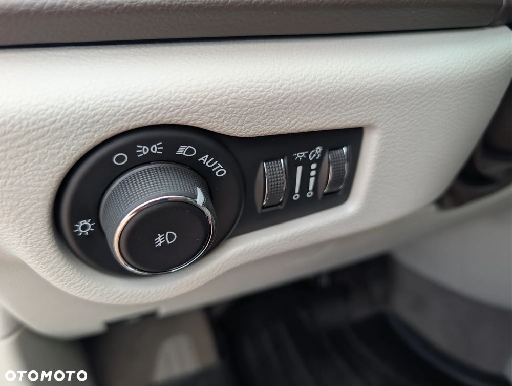 Chrysler Pacifica - 25