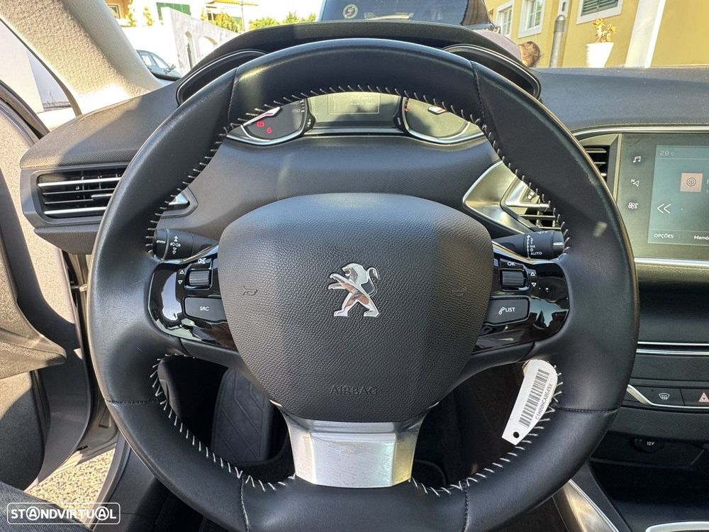 Peugeot 308 1.2 PureTech Allure J18 - 18