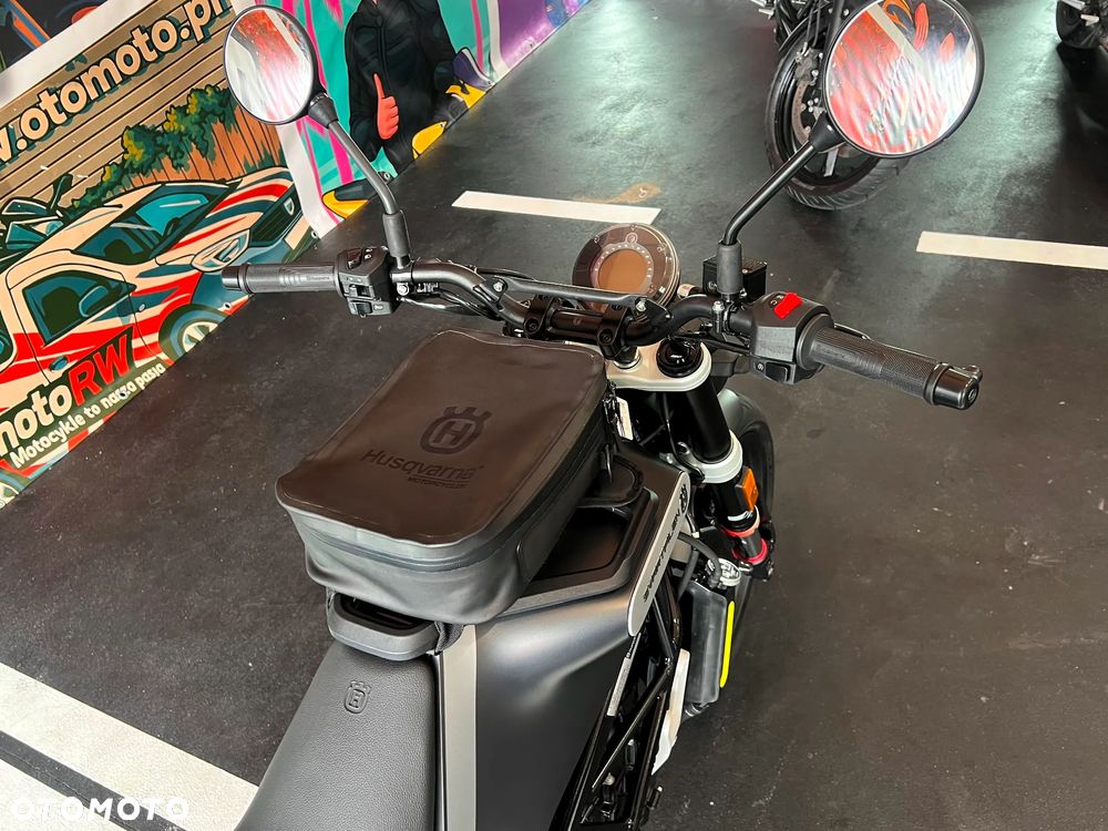 Husqvarna Svartpilen - 17