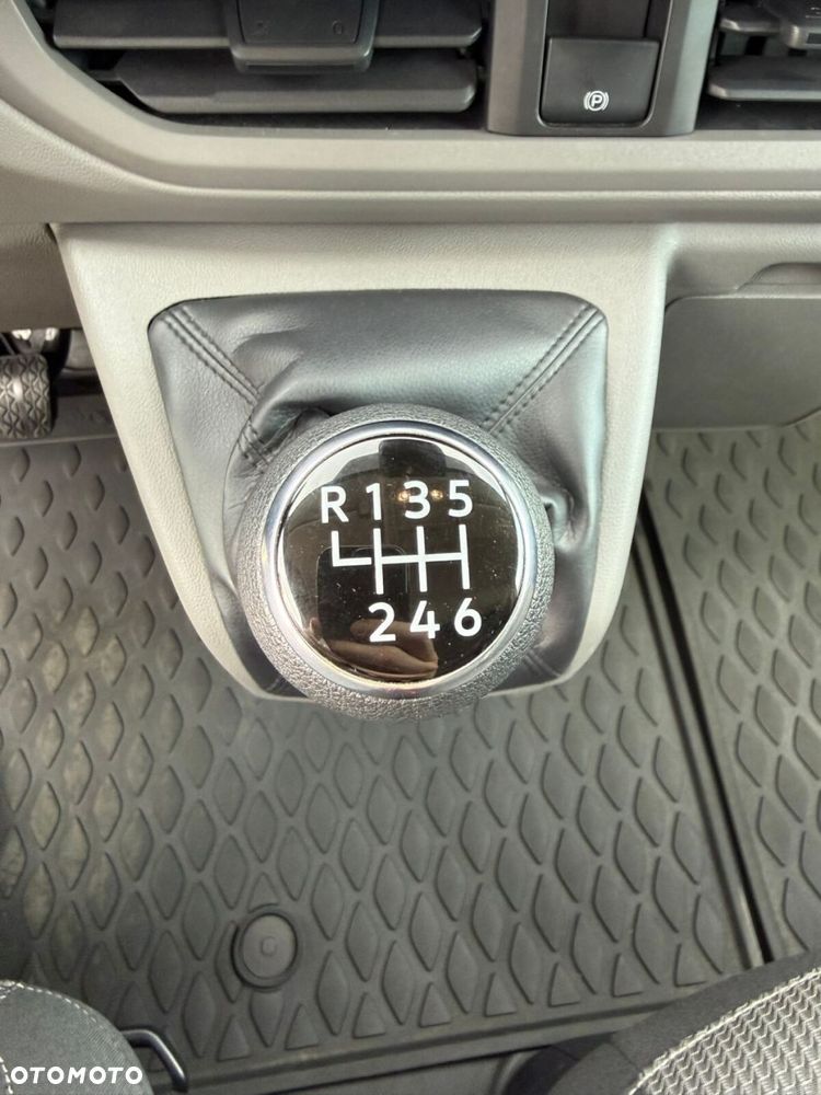 Volkswagen Transporter - 22