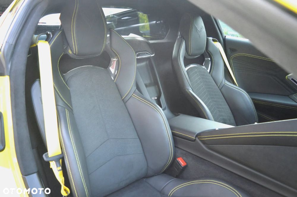 Chevrolet Corvette - 23