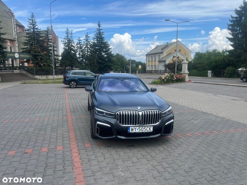 BMW Seria 7 745e - 11