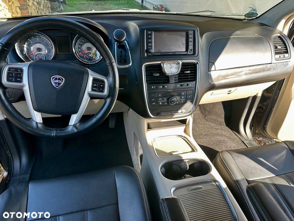 Lancia Voyager - 15