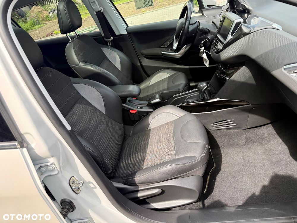 Peugeot 2008 PureTech 110 Stop&Start EAT6 Allure - 9