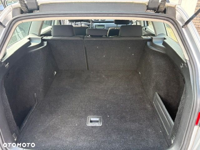 Volkswagen Passat 2.0 TDI DPF DSG Trendline - 13