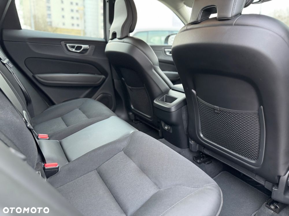 Volvo XC 60 T5 AWD Momentum Pro - 18