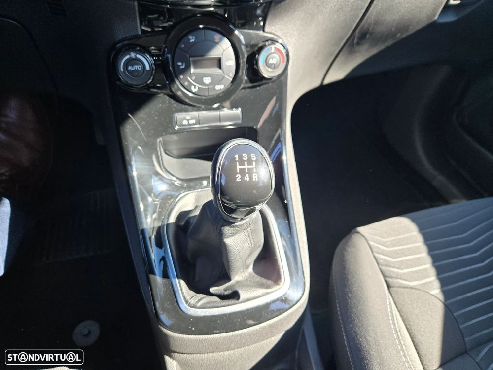 Ford Fiesta 1.0 T EcoBoost Titanium - 24