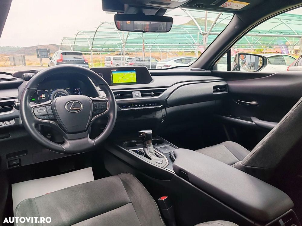 Lexus UX 250h Business Edition - 13