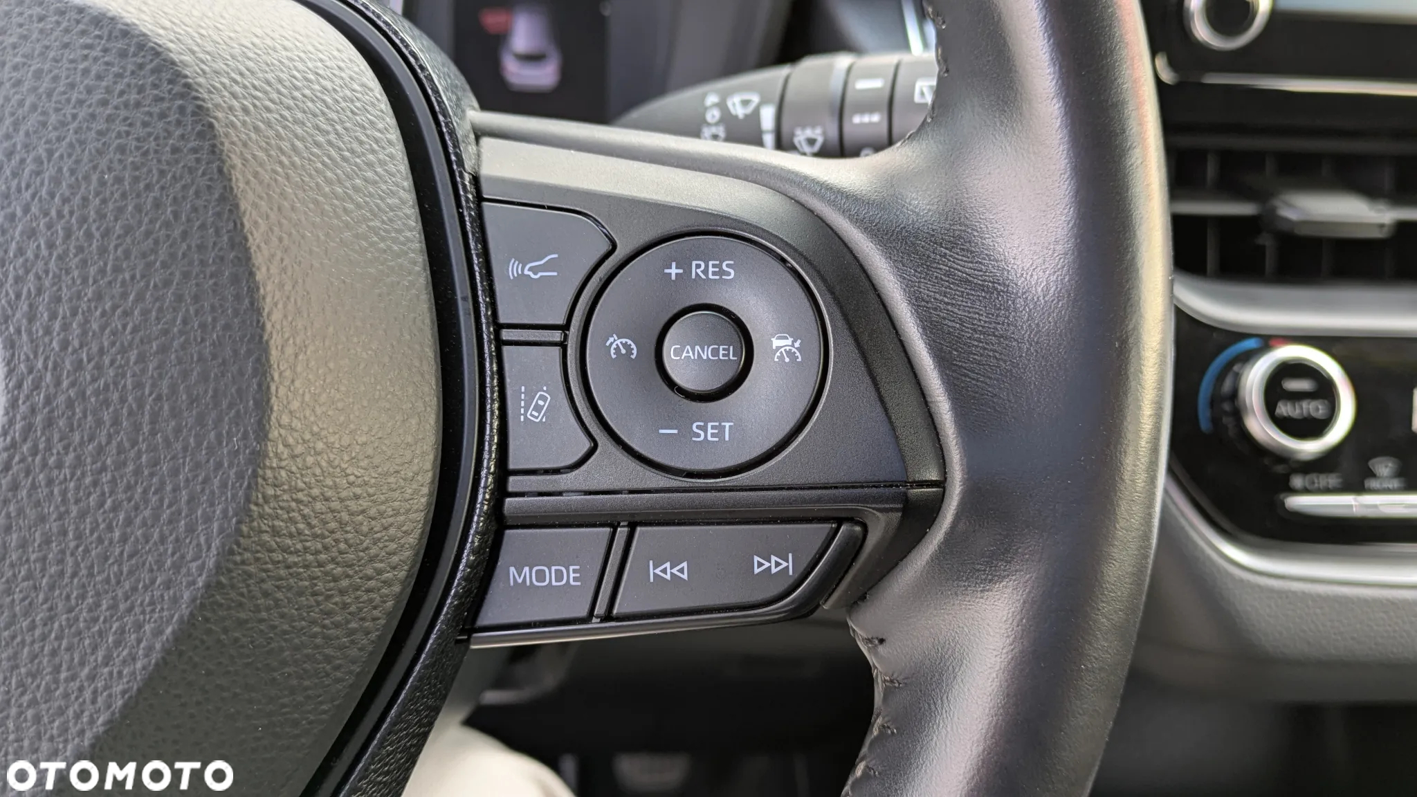Toyota Corolla 1.8 Hybrid Active - 14