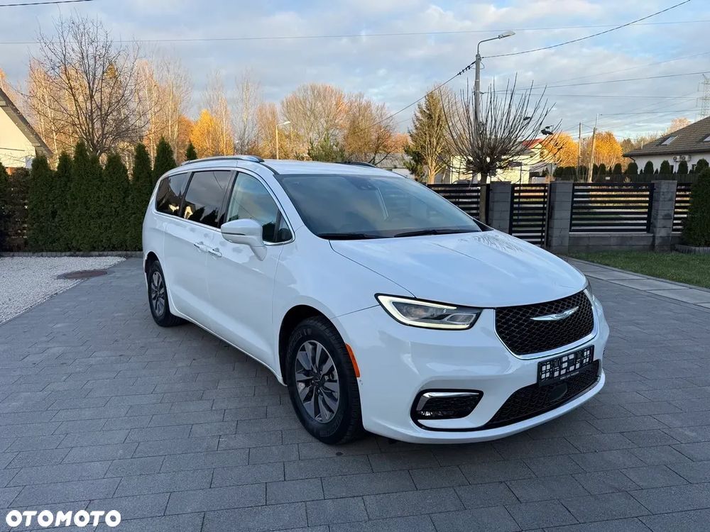 Chrysler Pacifica - 1