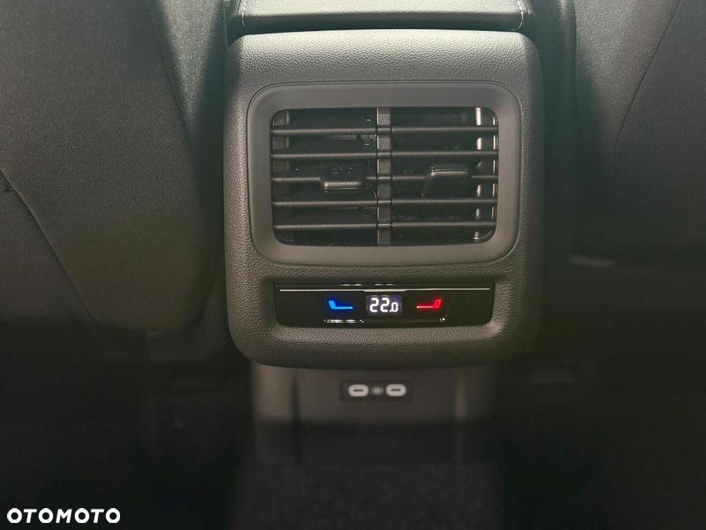 Volkswagen T-Roc 1.5 eTSI Life DSG - 31