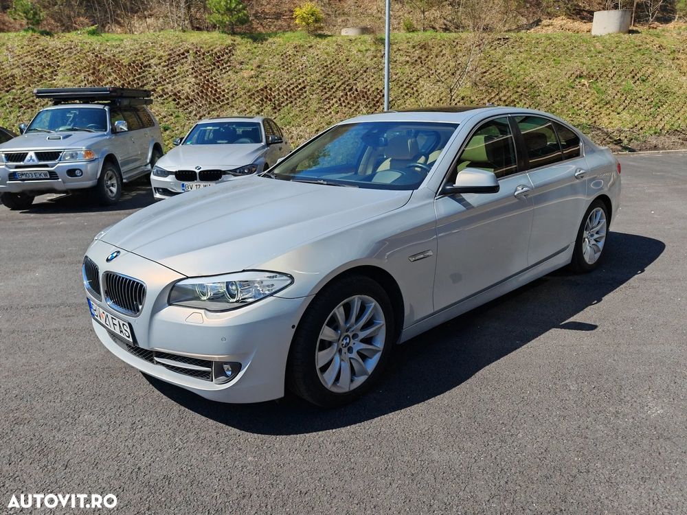 BMW Seria 5 525d xDrive AT - 24
