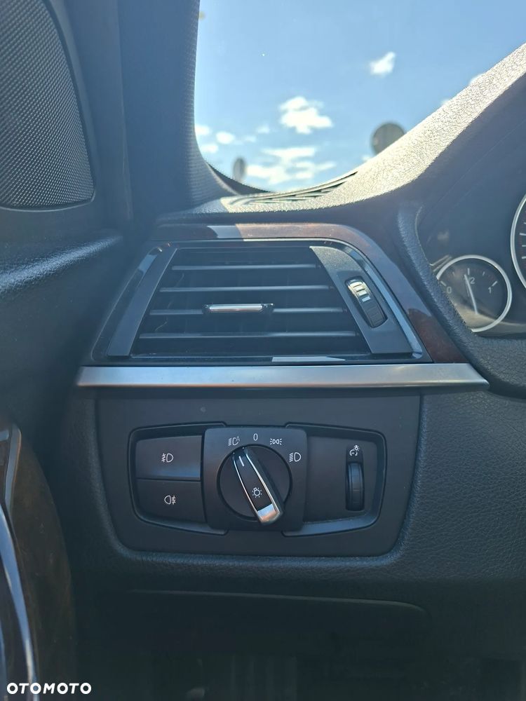BMW Seria 3 328i Sport Line - 15