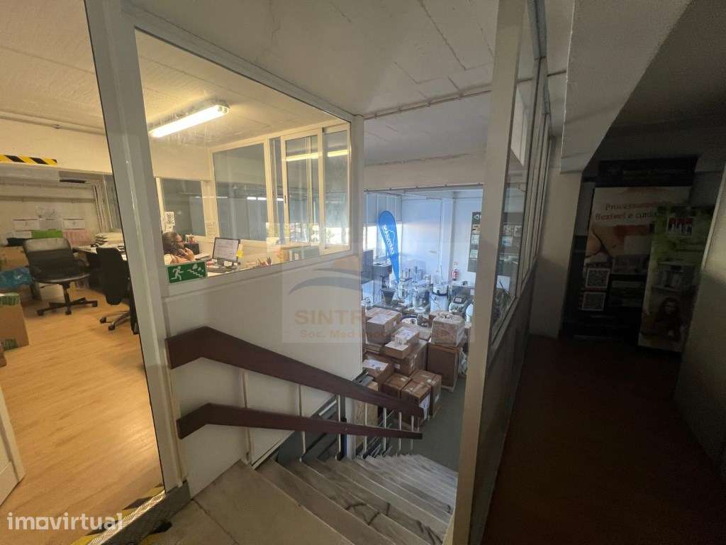 Armazém de Excelência no Centro de Odivelas - 803 m² | €1.200.000, ... - Grande imagem: 2/7
