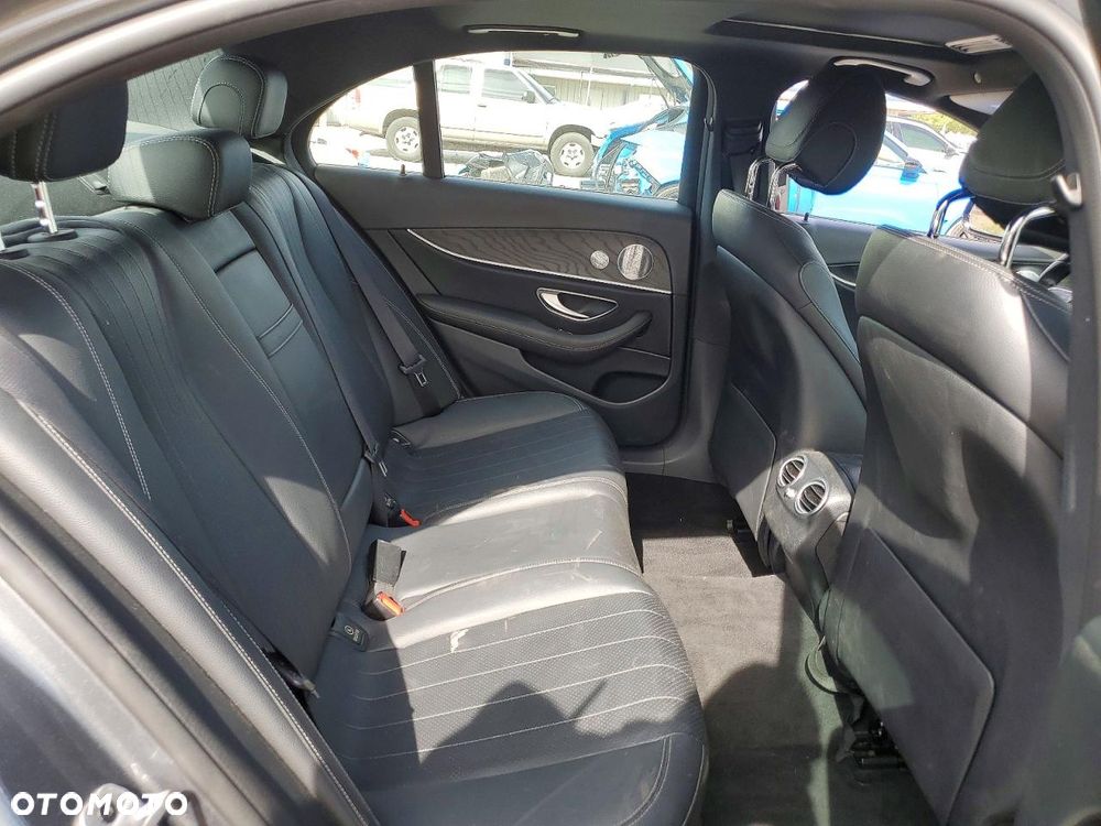 Mercedes-Benz Klasa E 300 9G-TRONIC AMG Line - 10