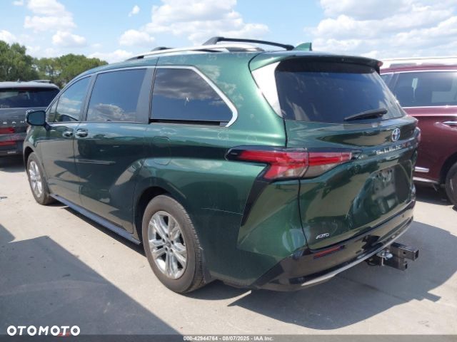 Toyota Sienna - 3