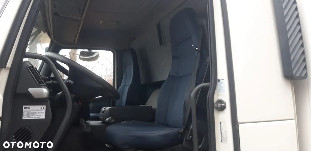 Volvo FM 380 Euro5 Super Stan tylko 620tyś km kabina sypialna ogrzewany kontener - 14