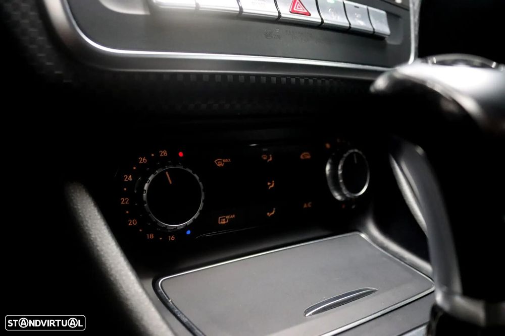 Mercedes-Benz A 180 d AMG Line - 27