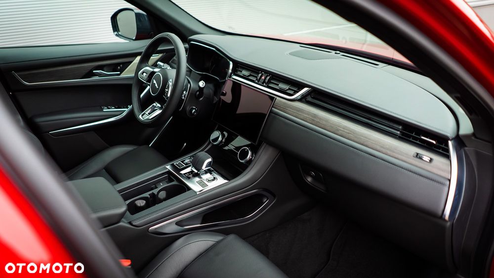 Jaguar F-Pace - 13