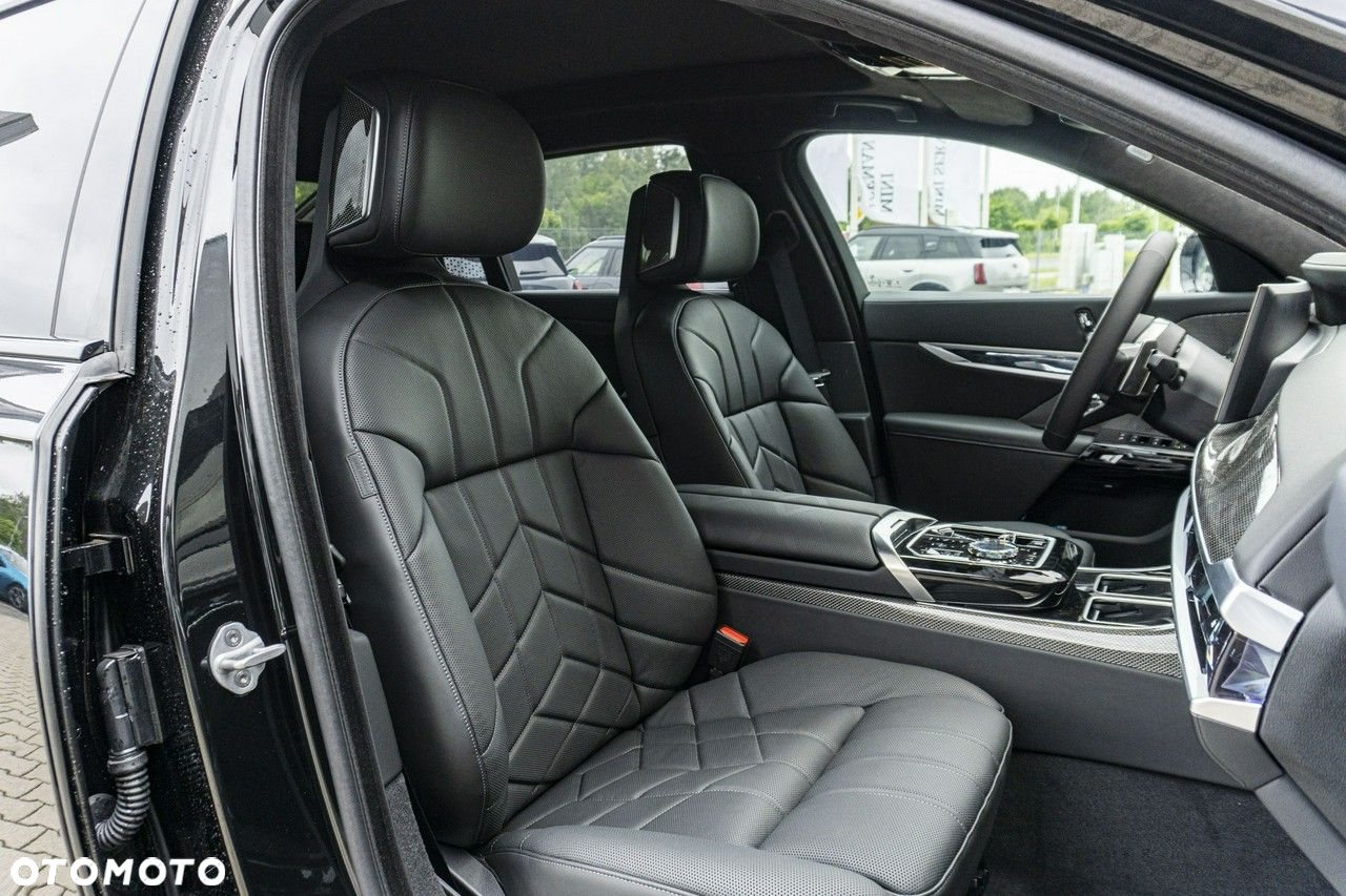 BMW Seria 7 - 22