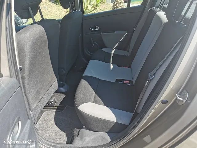 Renault Clio 1.2 16V Confort - 21