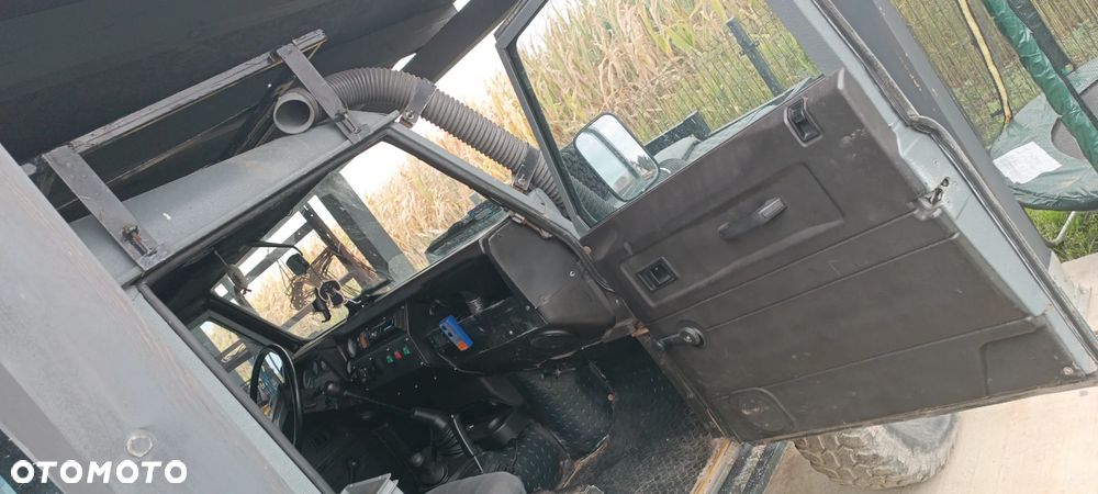 Land Rover Defender - 10