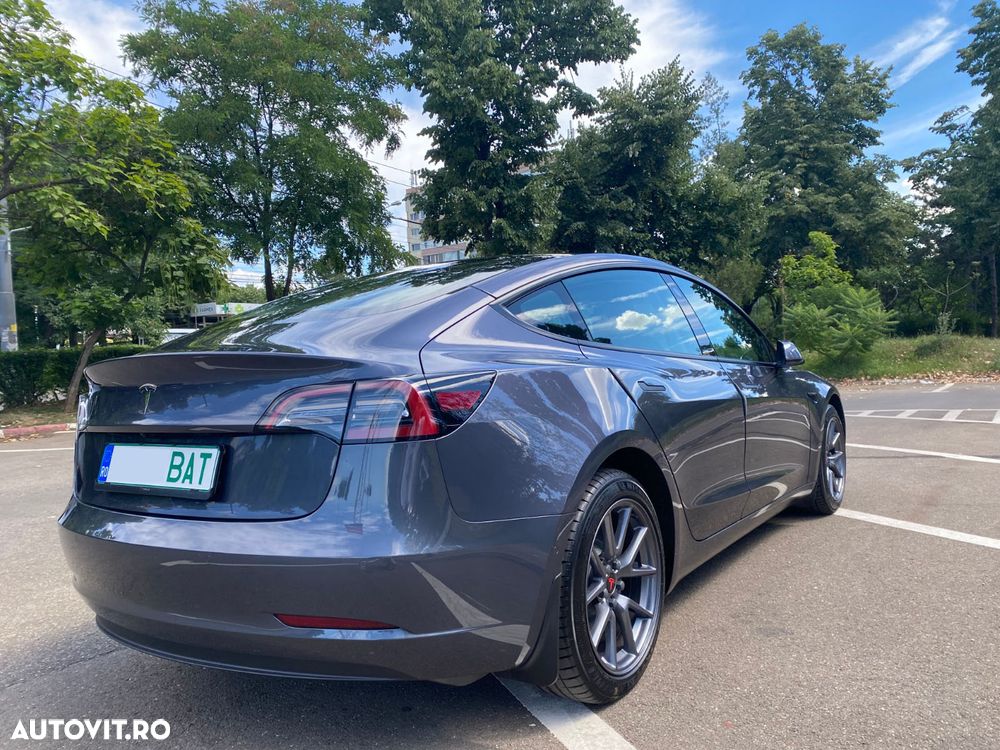 Tesla Model 3 - 4