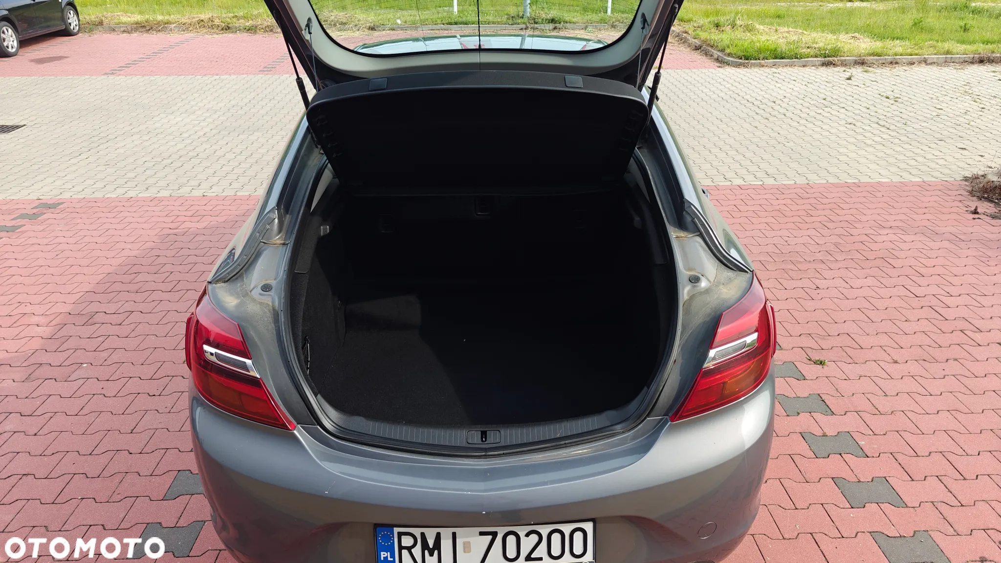 Opel Insignia 1.8 - 10