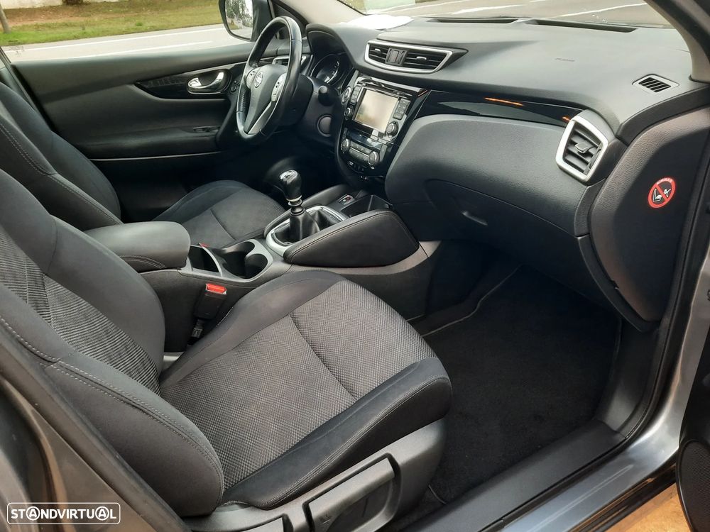 Nissan Qashqai 1.5 dCi N-Connecta 18 - 33