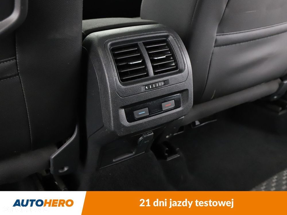 Volkswagen Touran - 34