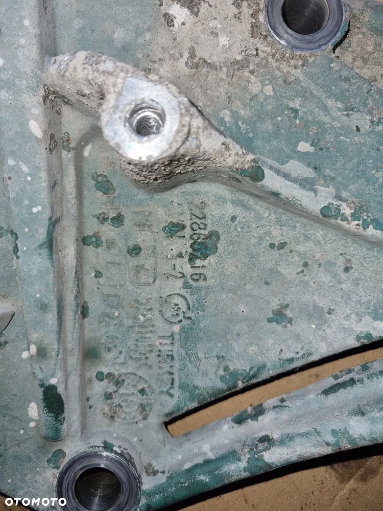 wspornik lewy przód silnika renault gama T 22868216 - 3