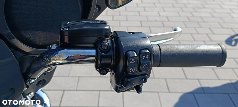 Harley-Davidson Touring Street Glide - 34