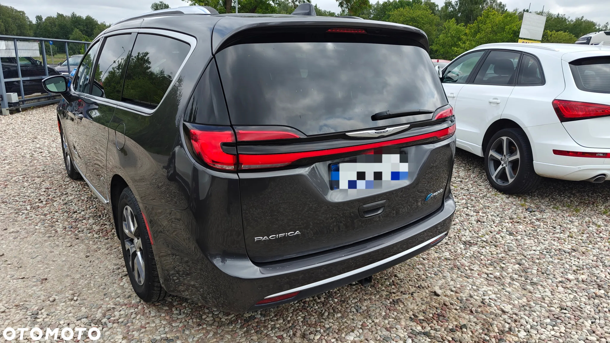 Chrysler Pacifica - 4