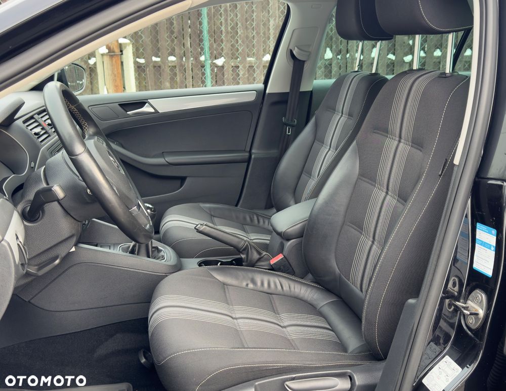 Volkswagen Jetta 1.6 TDI Blue Motion Technology Match - 11