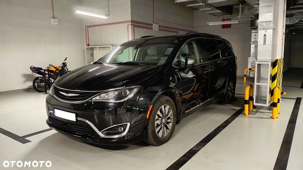 Chrysler Pacifica - 2