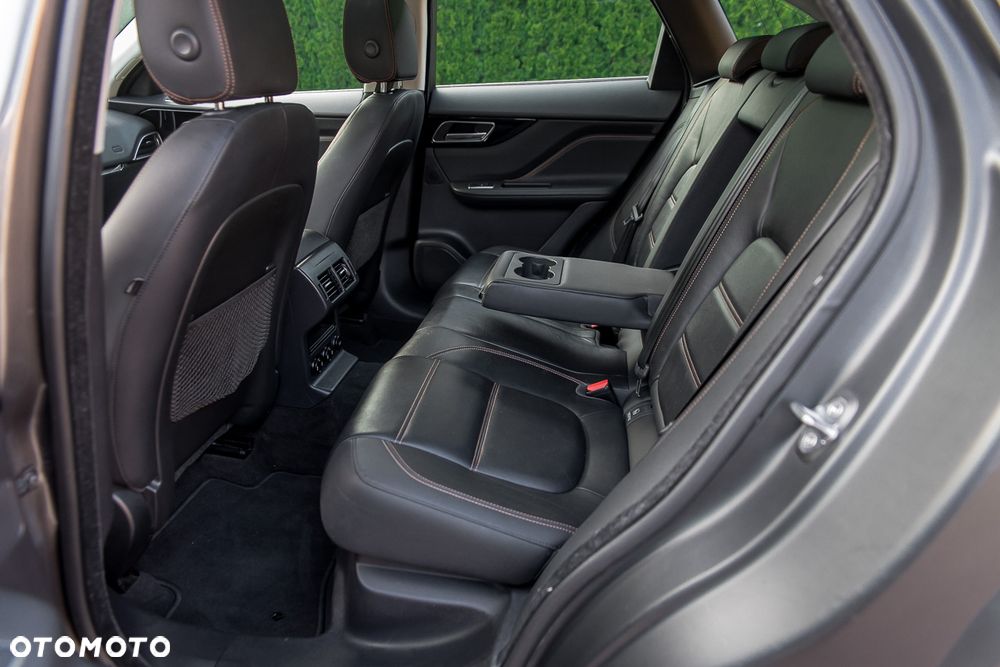 Jaguar F-Pace 2.0 i4D AWD Prestige - 35